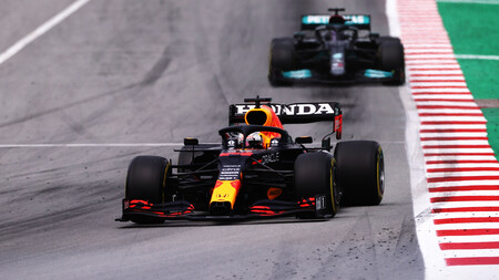 La igualdad en la Fórmula 1 corre peligro: la FIA investiga el alerón trasero de Red Bull por petición de Mercedes