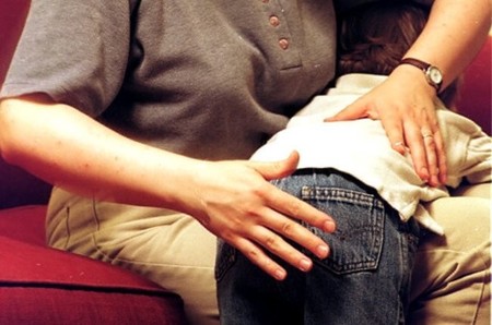 Los niños que han recibido castigos físicos en la infancia serían más propensos a ser violentos con su pareja