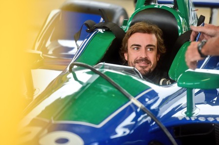 Fernando Alonso vuelve a medirse en un Indycar antes de decidir sobre su futuro