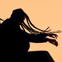 Volvo ha salvado millones de vidas desde que inventó el cinturón de seguridad en 1959, pero tenía un fallo tremendo: no todos somos un hombre delgado de estatura media. Ahora lo va a arreglar