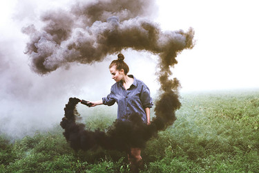 19 maravillosas ideas de cómo usar bombas de humo en tus fotografías