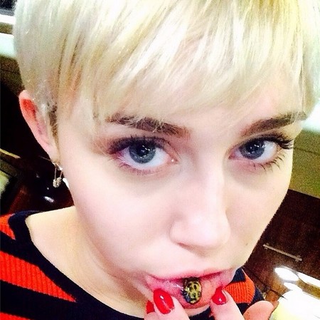 El último tatuaje de Miley Cyrus es una broma, ¿no?
