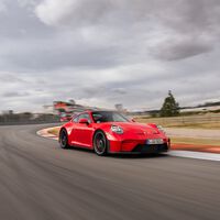 Probamos el nuevo Porsche 911 GT3: el coche que me compraría para ir a tandas es ahora más preciso, más rápido y será caro, pero es el mejor juguete de circuito para niños mayores