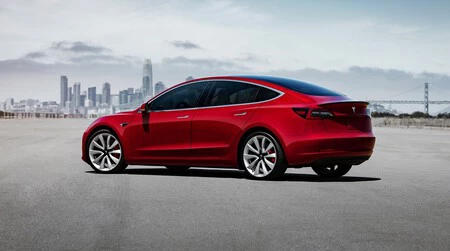 Tesla está a punto de perder el liderato en la producción del coche eléctrico. Y el culpable no es China
