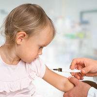 Los pediatras recuerdan la importancia de mantener las vacunas de los niños, tras una caída en las tasas de cobertura vacunal