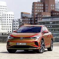 El Volkswagen ID.5 GTX se ha dejado ver con un poco menos de camuflaje antes de estrenarse en septiembre