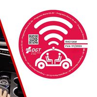 La DGT se ha sacado de la manga otra etiqueta nueva: es roja, y es para los vehículos que no llevan conductor