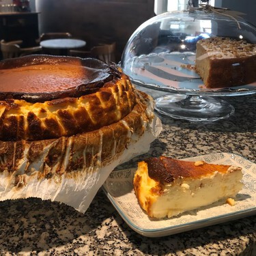 La tarta de queso está de moda, pero la mejor de Zaragoza la sirven en una cafetería que cumple ya 40 años 