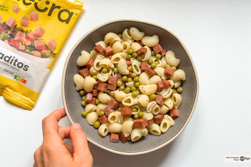 Probamos los nuevos daditos de proteína vegetal de Heura: un sustituto del jamón para ensaladas y salteados de verduras