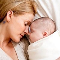 "Pensamientos que tienen las madres al finalizar el día", la publicación viral acerca de la carga mental que llevamos