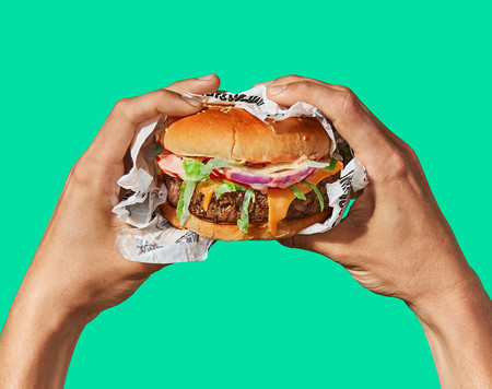 Las nuevas hamburguesas veganas que sangran: nutricionistas y tecnólogos de la alimentación opinan sobre su calidad y futuro