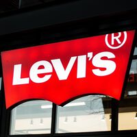 Siete sudaderas de Levi's que El Corte Inglés está liquidando en su outlet con hasta un 60% de descuento 