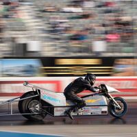 Esta moto eléctrica tiene 1.200 CV y es la más rápida del mundo completando el cuarto de milla en ¡6,74 segundos! 