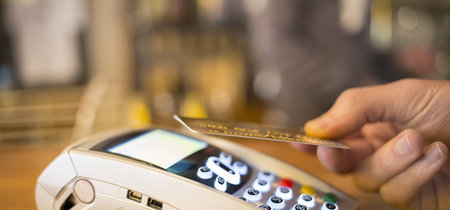 Contra el mito de que te pueden robar dinero de tarjetas contactless sólo acercándose a ti  
