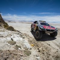 Peterhansel gana, Sainz remonta, y el Dakar se pone al rojo vivo