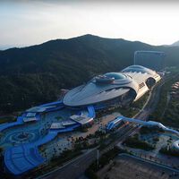 Tiene forma de nave espacial y un acuario gigante con orcas. China quiere apuntarse otro tanto con el parque temático interior más grande del mundo