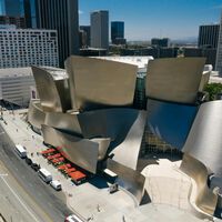 Se você está passando calor em casa, lembre-se de que a Disney construiu um auditório com uma falha colossal: transformar um bairro em um forno insuportável 