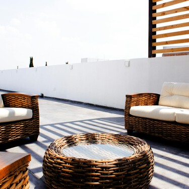 Lidl vende las luces solares más prácticas para el balcón o la terraza: se encienden solas y se colocan en la barandilla 