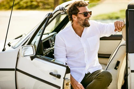 Renueva tu armario gracias a las rebajas de Cortefiel con hasta un 80% de descuento en polos, vaqueros, chaquetas y más