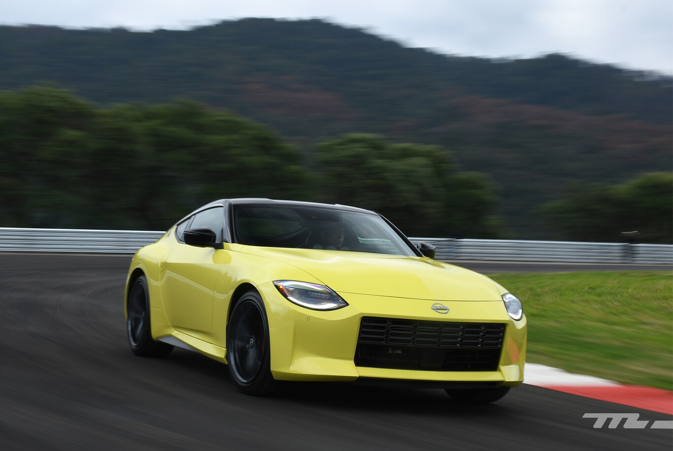 Nissan Z, al volante de un coupé para puristas, digno de la dinastía Z