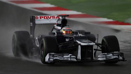 Pastor Maldonado consigue el mejor tiempo en una sesión pasada por agua