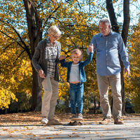 Por qué los abuelos son tan importantes para los nietos y cómo cultivar su relación 