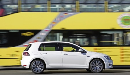 Alemania quiere abrir los carriles bus a los coches eléctricos