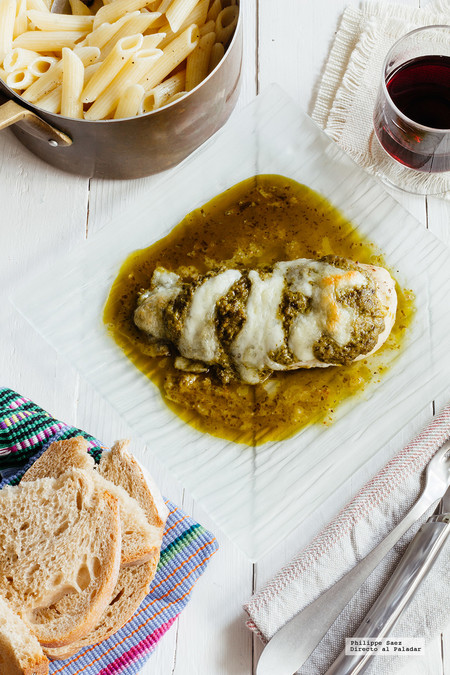 Pechuga de pollo con pesto y mozzarella. Receta fácil para la temporada de fiestas