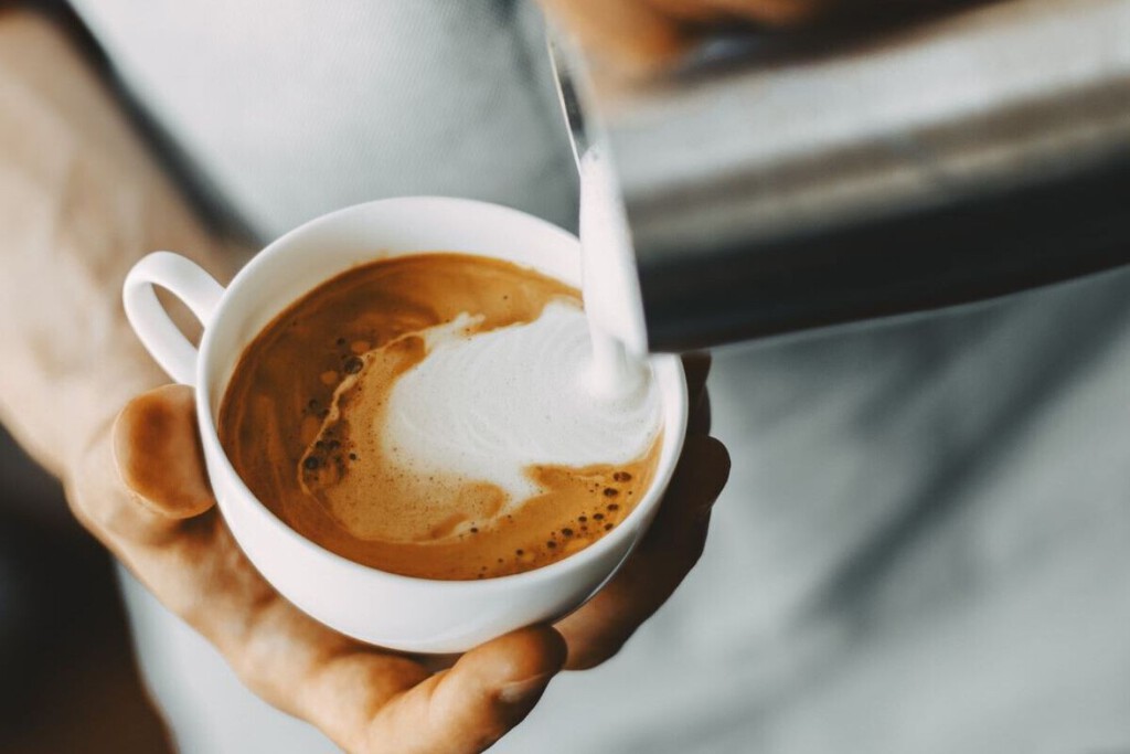 Carrefour quiere que te olvides de las cápsulas de café con una cafetera...
