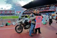 Embajada a Samarcanda. Una moto dentro del Calderón.