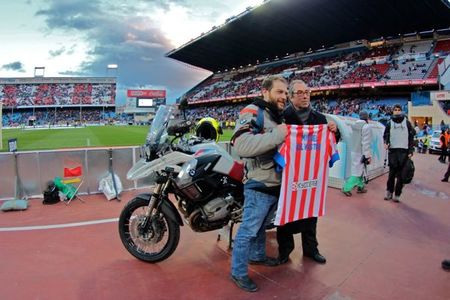 Embajada a Samarcanda. Una moto dentro del Calderón.
