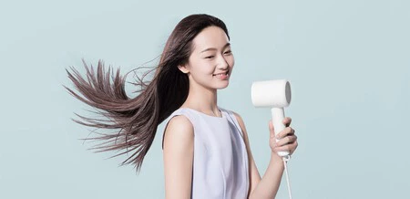 Así es el nuevo secador de Xiaomi, más ligero, potente (y protege el cabello del encrespado)