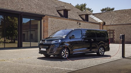 La Citroën ë-Spacetourer ahora es una furgoneta eléctrica de hasta 9 plazas con 330 km de autonomía