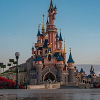 Disney se ha gastado más de 5.700 millones de euros en Disneyland París. Treinta años después aún no ha recuperado ni la mitad