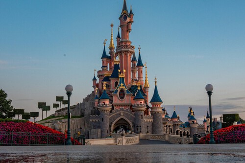 Disney se ha gastado más de 5.700 millones de euros en Disneyland París. Treinta años después aún no ha recuperado ni la mitad
