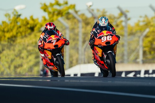 Daniel Holgado culmina la carrera perfecta en Le Mans para ser más líder de Moto3 por la caída de Diogo Moreira