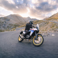La Honda XL750 Transalp ya tiene precio, y se coloca como una de las trail medias más completas e interesantes