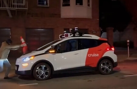 Gm Cruise Robotaxi Con Cono Ok