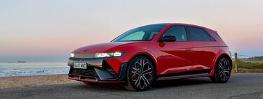El Hyundai Ioniq 5 N pesa 2.275 kilos y no debería ser tan ágil: así ha logrado Hyundai que hasta un purista del motor de gasolina se enamore de un eléctrico