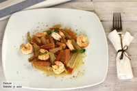 Deliciosas acelgas arcoiris con langostinos. Receta de Navidad para embarazadas