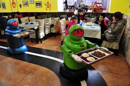 Restaurante atendido por robots