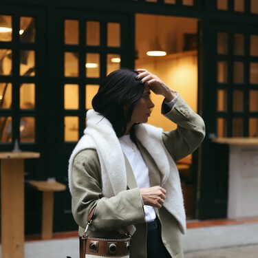 He encontrado en las segundas rebajas de Parfois es bolso bandolera que llevaremos 24/7: elegante, multiposición y de yute