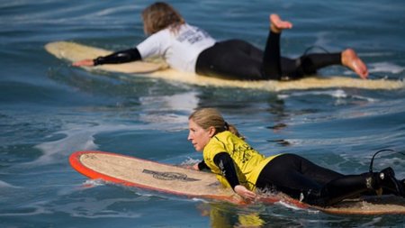 Empezando a surfear: la importancia de saber remar
