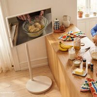 La última tele de LG no usa enchufes, es 4K, tiene ruedas y funciona como tableta: así es la StanbyME 2 Max
