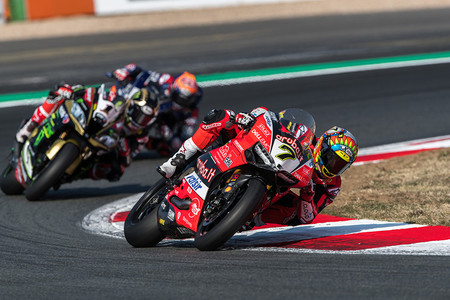 Vientos de cambio en el WSBK: Superbike tendrá una carrera más, a 10 vueltas y con puntuación diferente