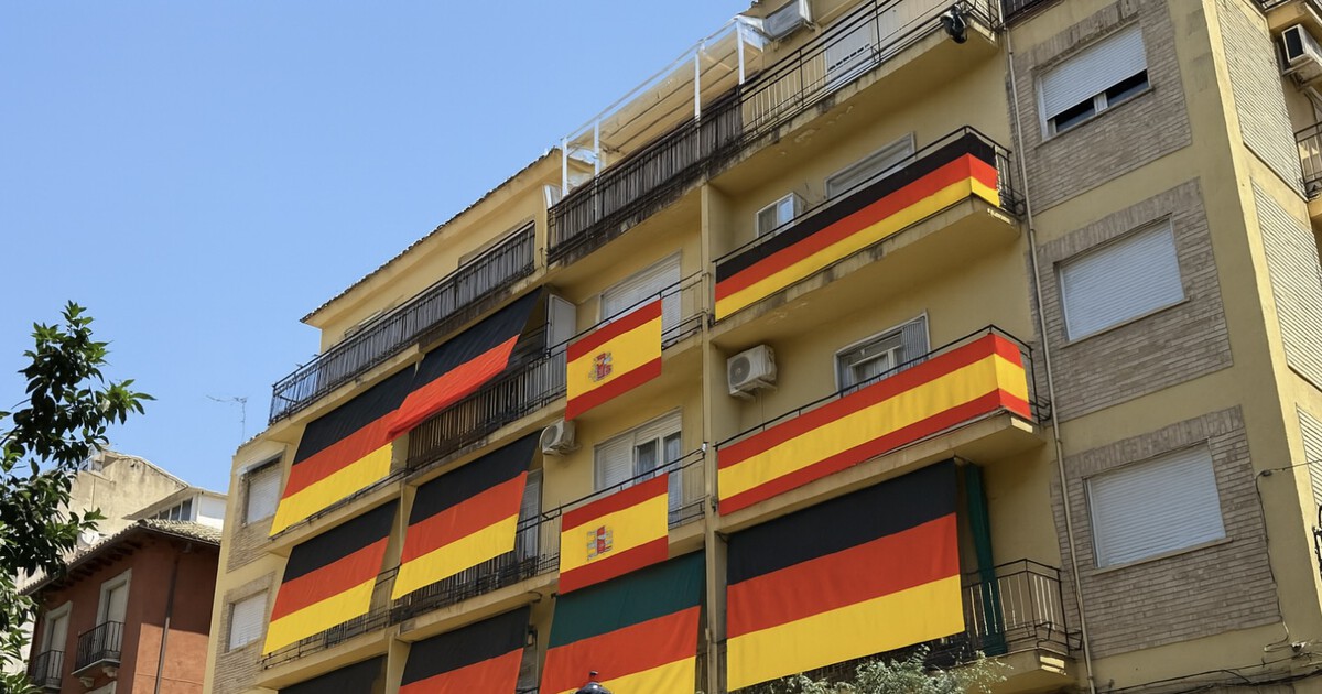 Compró un piso en Canarias y el problema no fue la hipoteca: tuvo que pagar 200 euros para entenderse con el resto de vecinos