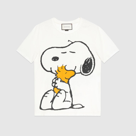 Snoopy y Woodstock llegan al mundo del lujo a través de una t-shirt firmada por Gucci