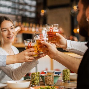 Con Vía Crucis, pero sin Cruzcampo: una huelga amenaza el suministro de la cerveza más querida de Sevilla en plena Semana Santa