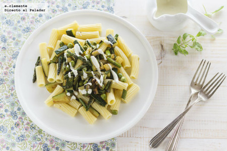 Pasta con verduras de primavera y salsa gorgonzola. Receta