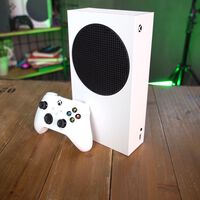 Si Microsoft sube los precios, MediaMarkt los baja: Esta Xbox Series S sale por menos dinero y encima viene con regalo 